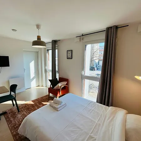 We Live In R - 103 *