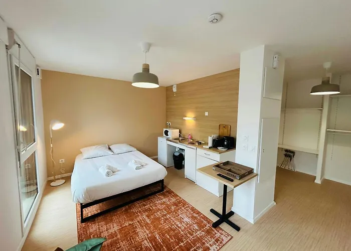 We Live In R - 103 *