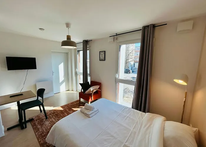 We Live In R - 103 *